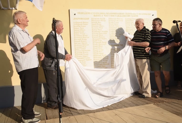 podlokanj otkrivanje spomen ploce.jpeg