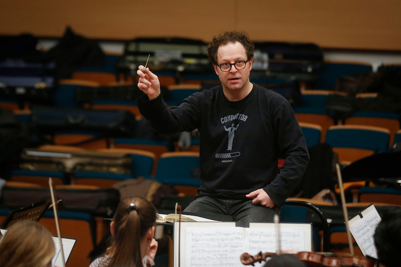 dirigent Dzon Akselrod, foto M.Djokovic Beogradska filharmonija.JPG