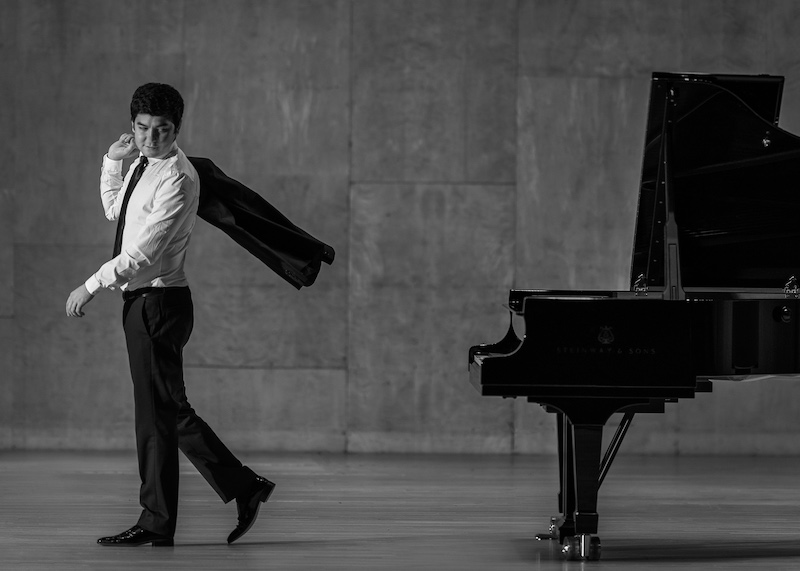 Behzod Abdurainov, foto PROMO.jpg