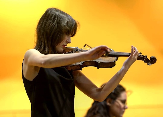 Violinistkinja Tara Kostadinović.jpg