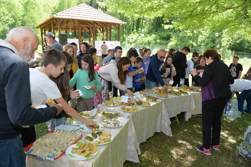 Trpeza ljubavi 2.jpg