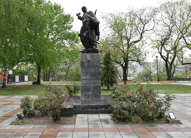 spomenik-palim-borcima-u-II-svetskom-ratu.jpg