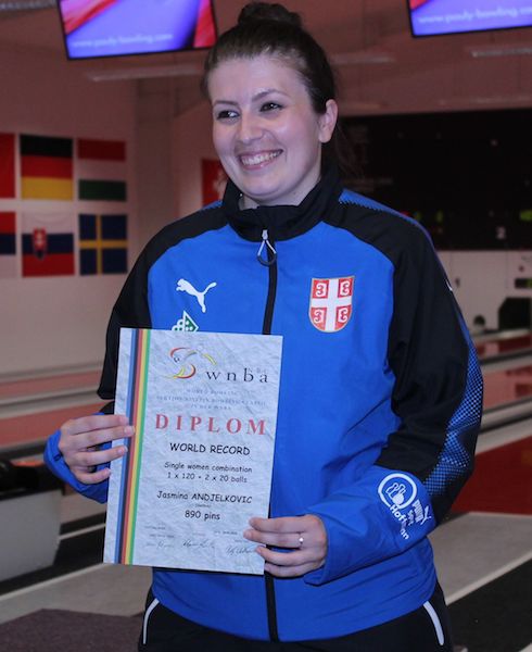 kr jasmina andjelkovic sa diplomom za svetski rekord.jpg