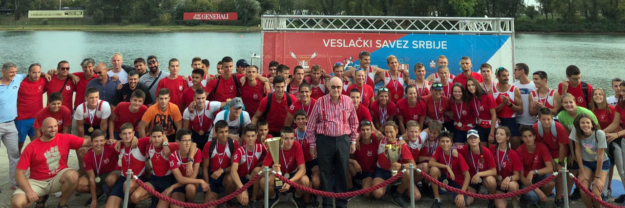 Veslaci i veslacice Crvene zvezde_Ekipni pobednici Prvenstva Srbije 2018 Foto VSS.jpg