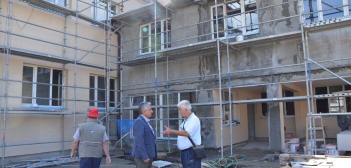 Председник Симонoвић ванредно обишао завршне радове на реконструкцији школе у Бегаљици