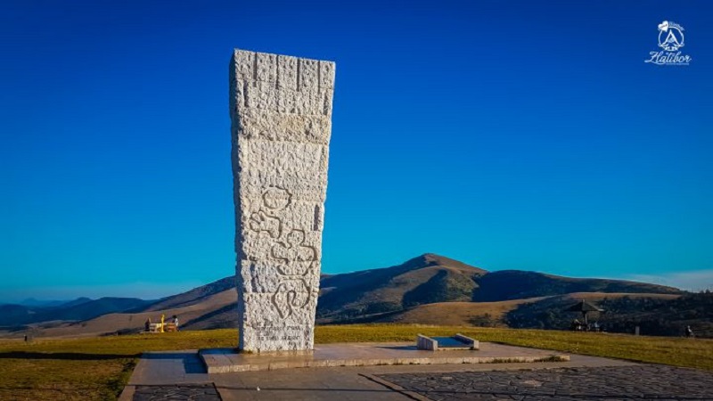 Споменик на Шуматном брду