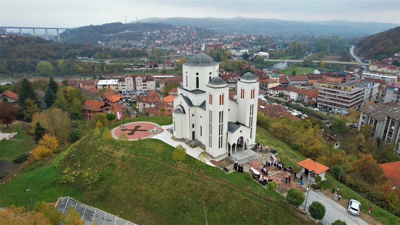 Храм Светог Кнеза Лазара и свих српских мученика и новомученика