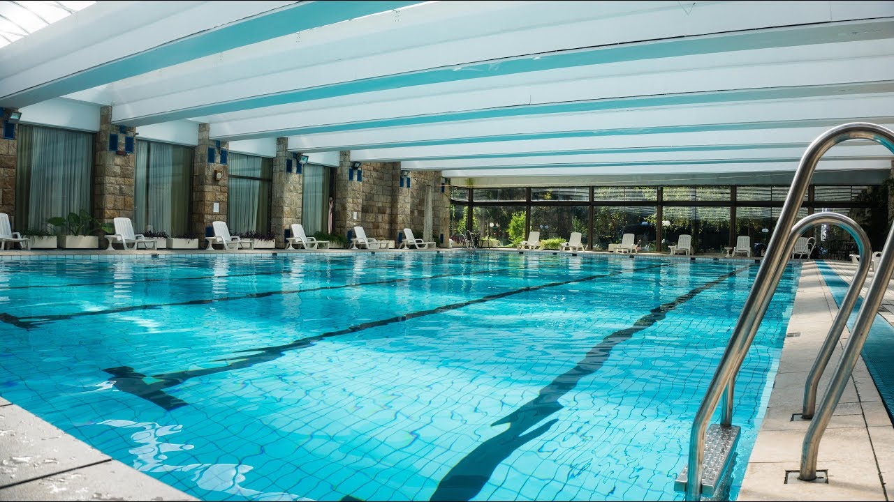 Затворени базен у хотелу Бреза