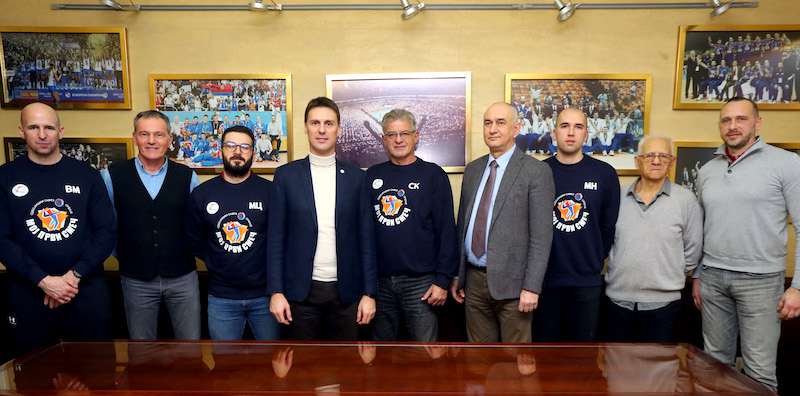 ОДБОЈКА - Потписани нови уговори за бесплатне школе одбоjке за дечаке у трећоj сезони