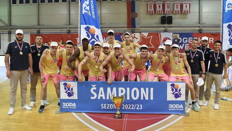 КОШАРКА - Јуниори Меге освојили Рода јуниорску лигу Србије