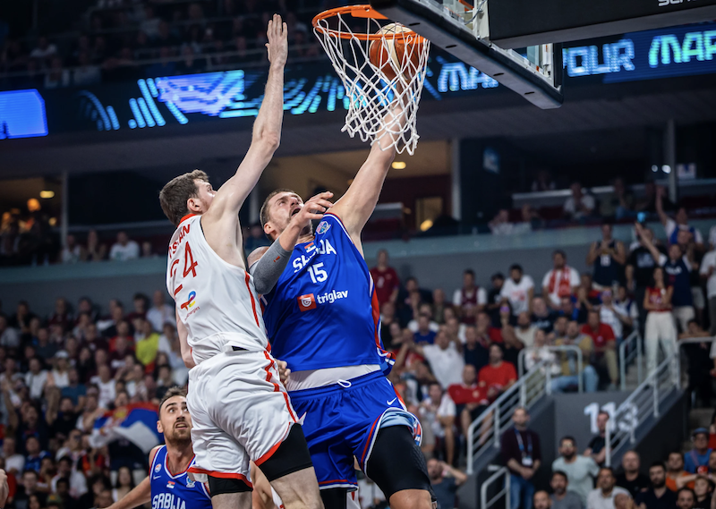 КОШАРКА - У осмини финала на Финску