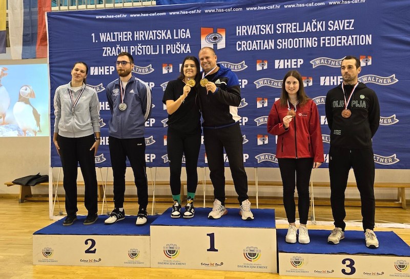 СТРЕЉАШТВО - Дамир Микец са братаницом Теом до злата у Солину