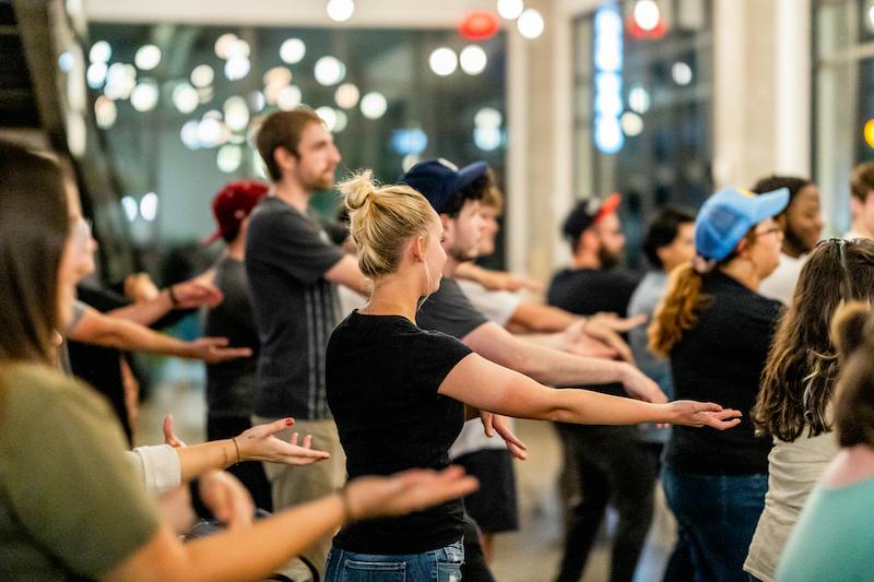 Како се у Србији негује традиција народних игара и фолклора