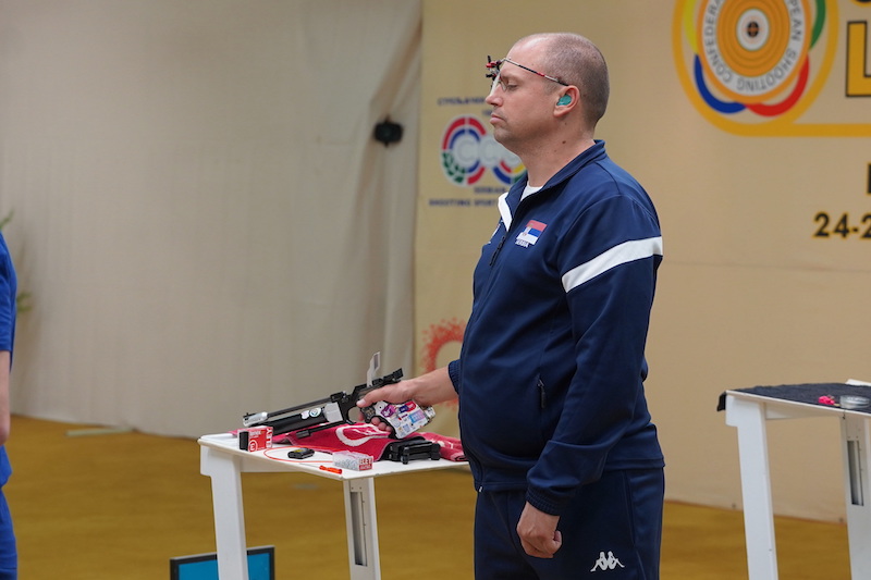 СТРЕЉАШТВО - Микец два круга од финала у Гранади