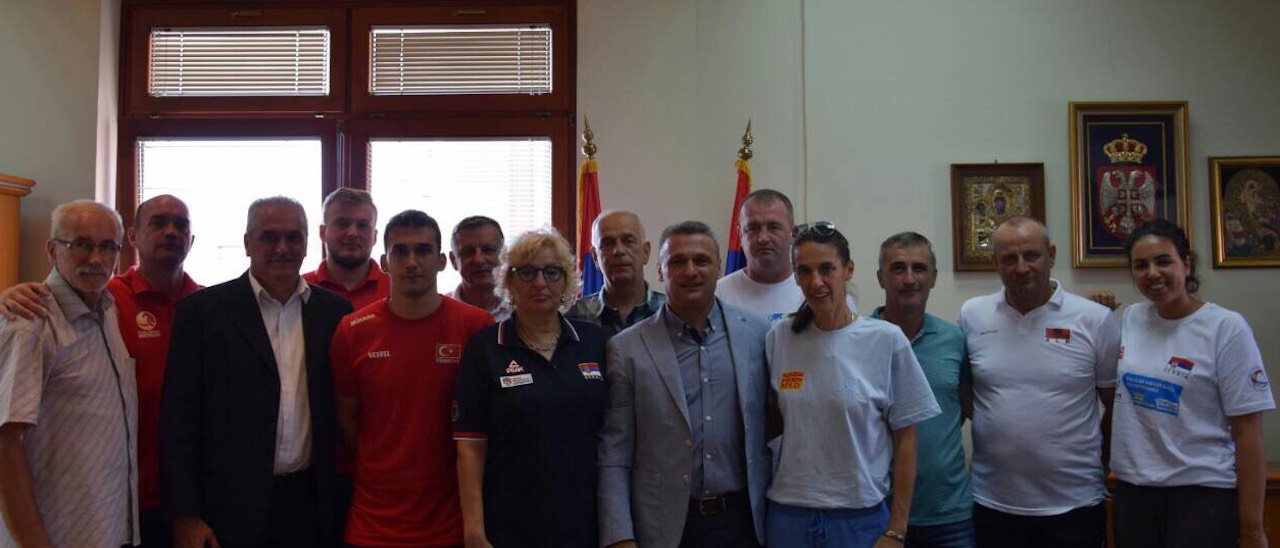 Одбојка: Градоначелник Чачка угостио учеснике Балканиjаде