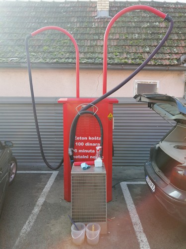 Samouslužna auto-perionica kod Lakiše i Gariše 