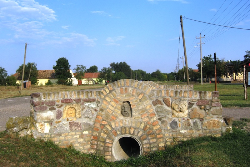 Етно село Подлокањ