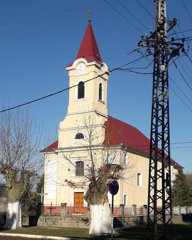 Римокатоличка црква у Плавни
