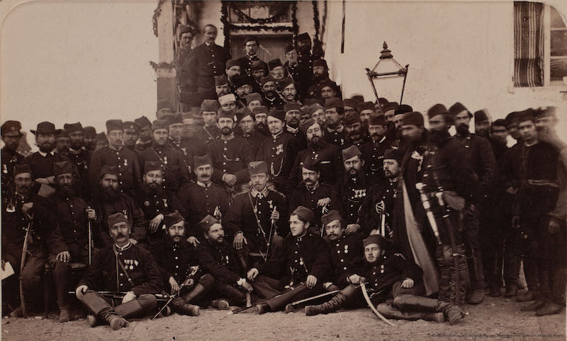 General M. G. Cernjajev i oficiri Timocko-moravske armije kod zgrade staba jesen 1876 godine.jpg