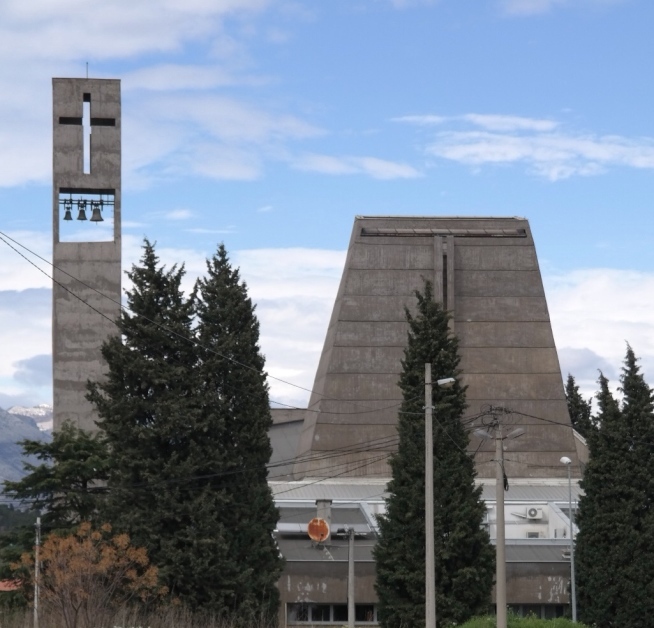 92h_church-of-the-holy...frontalansicht.jpg.3005240.jpg