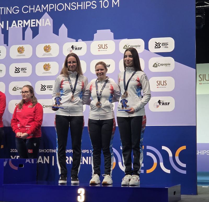 Srbija_bronza_puska_zene (2).jpg