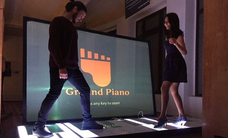 Музичари из иностранства и оркестар Музикон на Коларцу