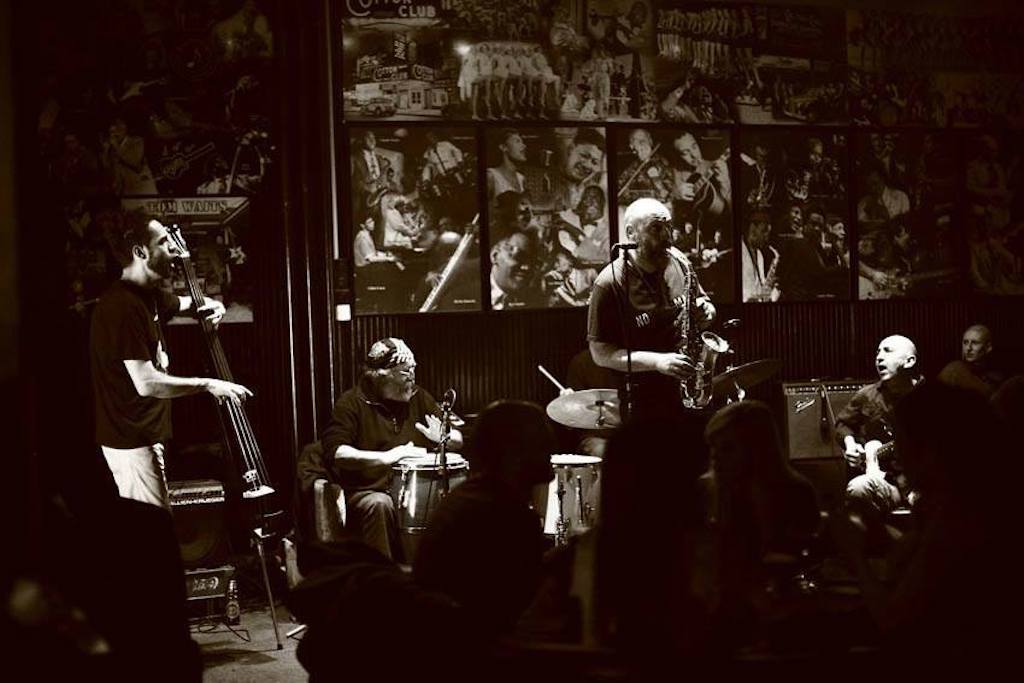 FISH IN OIL - концерт у Клубу Академиjе 28!