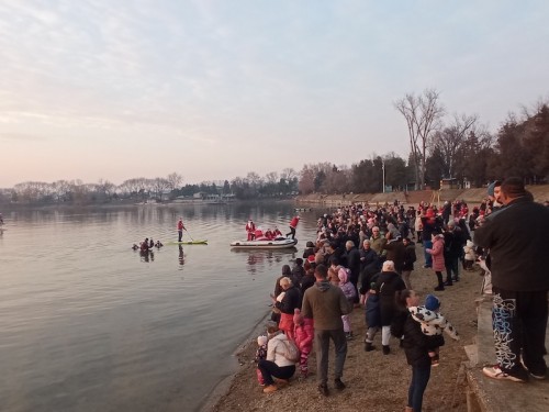 Дочек Деда Мраза на Градском језеру