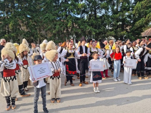 Међународна смотра фолклора у Кусићу