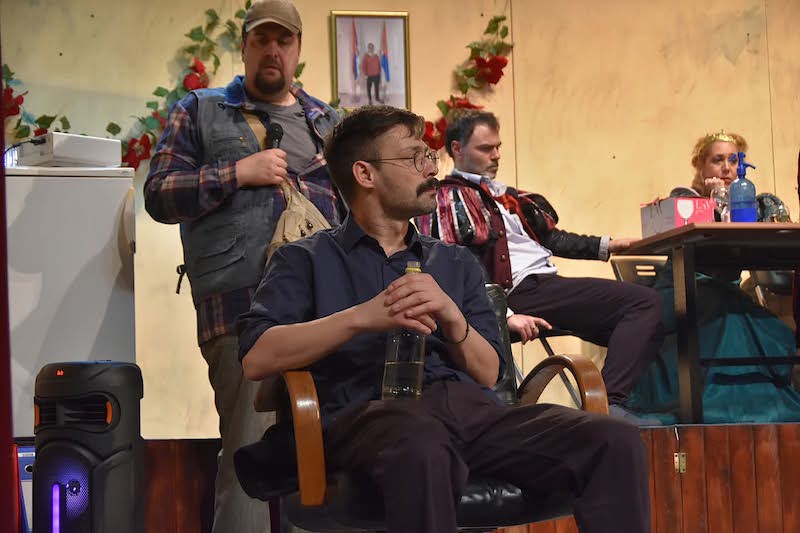 Београдска премијера комедије Представа Хамлета у селу Мрдуша Доња