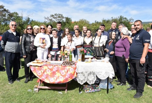 МИХОЉСКИ СУСРЕТИ СЕЛА