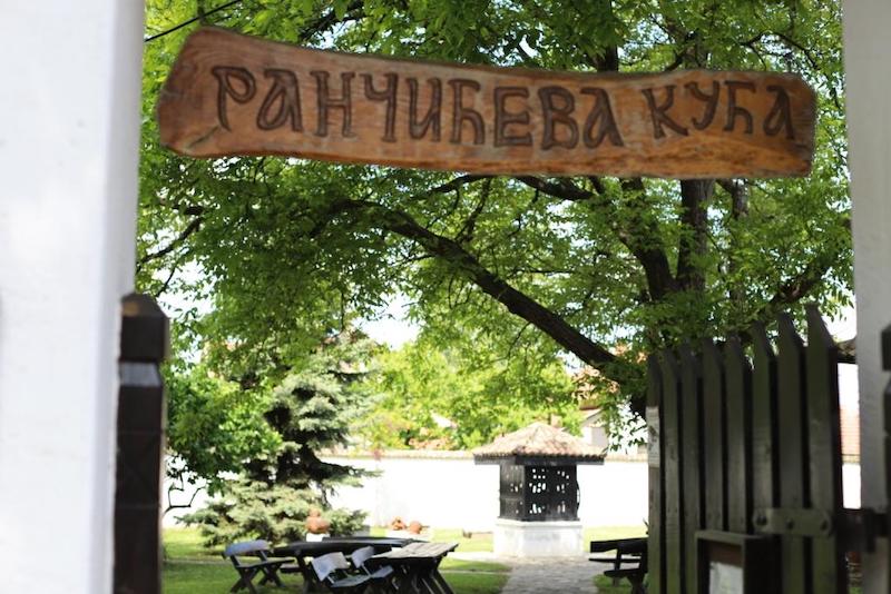 ИЗЛООЖБА - КОЕГЗИСТЕНЦИЈА СКУЛПТУРЕ И СЛИКЕ