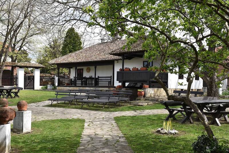 Изложба ауторске фотографије - Рајко Каришић - ШАПАТ КОЉА