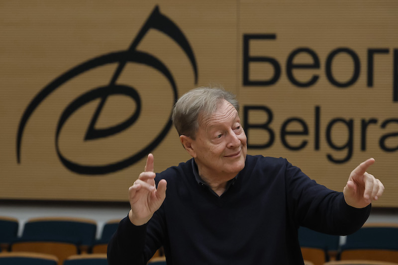 Филхармониjа свира Перта, Бритна и Дворжака