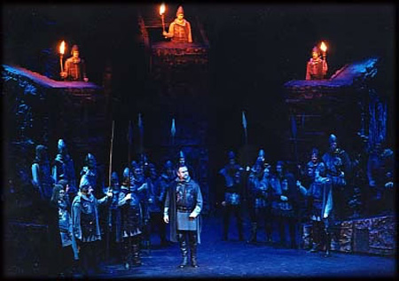 ОПЕРА ТРУБАДУР - ЉУБОДРАГ БЕГОВИЋ ДЕБИТУЈЕ КАО ГРОФ ЛУНА  