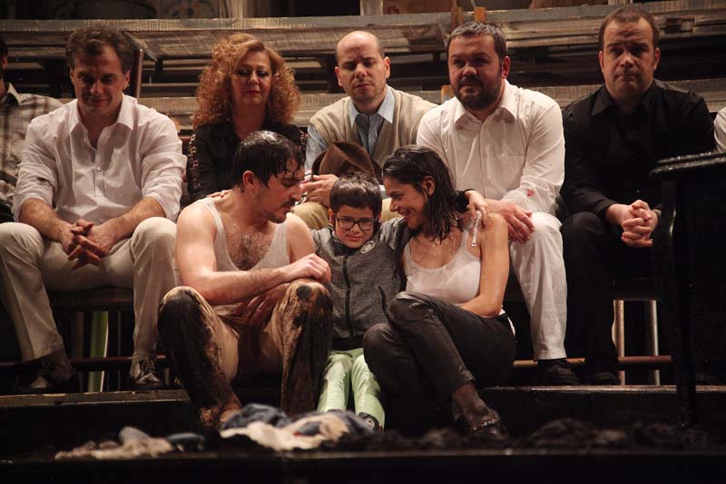 НАРОДНО ПОЗОРИШТЕ РЕПУБЛИКЕ СРПСКЕ ИЗ БАЊАЛУКЕ ГОСТУЈЕ СА ПРЕДСТАВОМ „НАШИ ДАНИ“ ПО ТЕКСТУ ЖЕЉКА СТЈЕПАНОВИЋА, У РЕЖИЈИ ЈУГА РАДИВОЈЕВИЋА