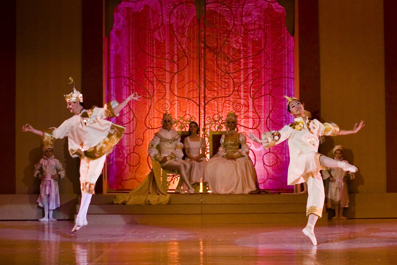 СНП: Изложба фотографија из балета Крцко Орашчић у СНП-у