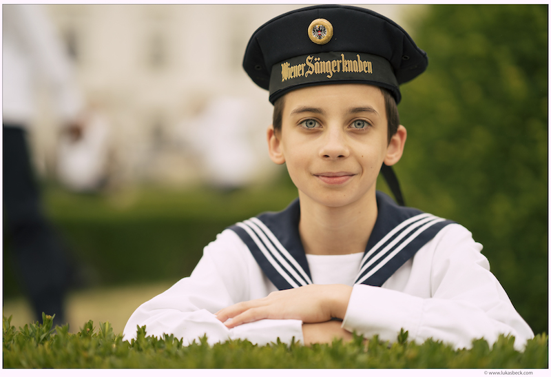 Солиста из Хора бечких дечака са Филхармониjом