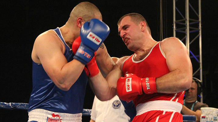 Бокс: НА ПОМОЛУ МАJСТОРИЦА ЗА...