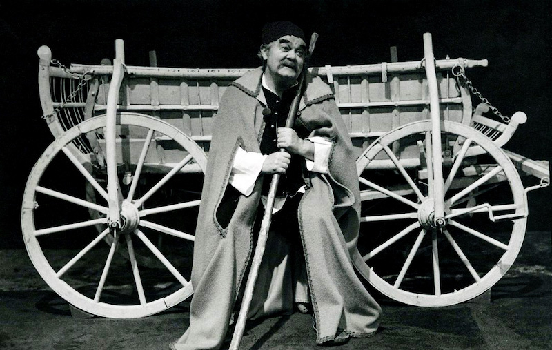 СНП: Једна кућа – две позоришне приче