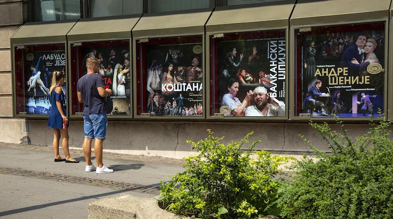 НОВИ ИЗЛОЗИ КРАСЕ ЗГРАДУ НАРОДНОГ ПОЗОРИШТА У БЕОГРАДУ