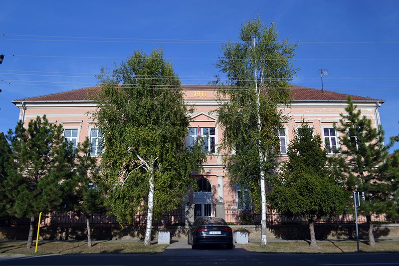 Нови Карловци основна школа