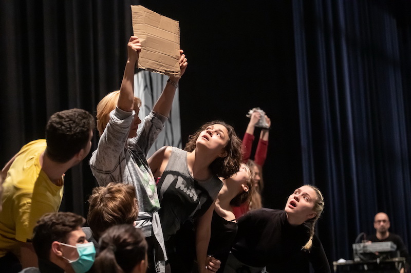 Одложена премијера - Jованча на путу око света