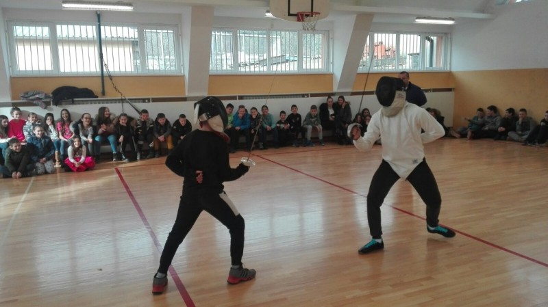 Ученицима у Малом Зворнику представљен мачевачлачки спорт